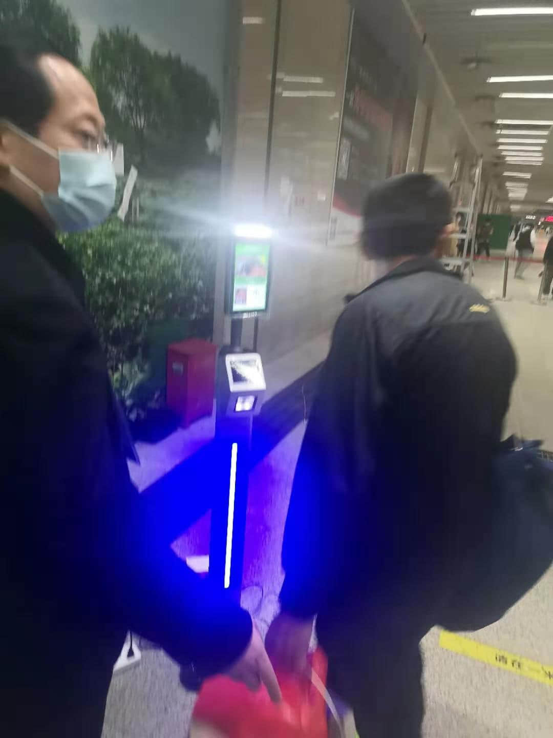 郑州火车站健康码核验一体机
