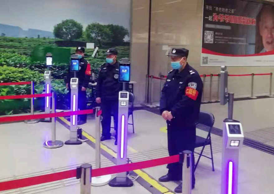刷脸测温扫码一气呵成，郑州火车站投入16台健康码人证核验测温终端